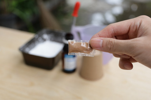 Edible plastic yang dibuat mahasiswa Surabaya.