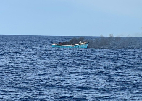 Bangkai Kapal KM Maluku Prima Makmur 03 ditemukan hangus terbakar. dok Tim Basarnas Ambon