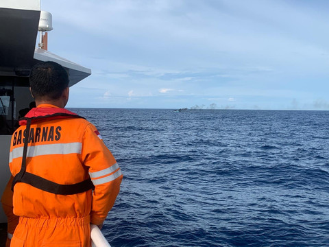 Tim SAR melakukan pencarian awak Kapal KM Maluku Prima Makmur 03. dok Tim Basarnas Ambon