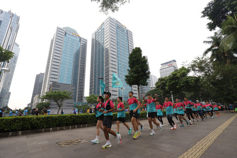 Keseruan Fun Run teman kumparan di kawasan Car Free Day (CFD) Sudirman, Jakarta, Minggu (23/11/2025). Foto: Jamal Ramadhan/kumparan