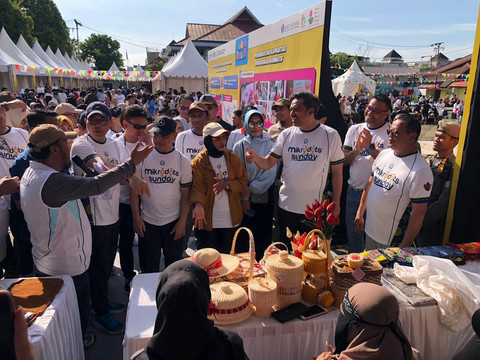 Menteri UMKM RI, Maman Abdurrahman, saat menghadiri kegiatan MikroDOTS (Mikro Desk On The Street) Sunday di CFD Pontianak pada Minggu pagi, 23 November 2025. Foto: Ade Mirza/Hi!Pontianak