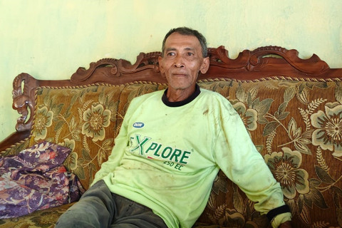 Ismi kakak Seni saat ditemui di rumahnya. Foto: Arfiansyah Panji Purnandaru/kumparan