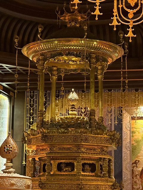 Stupa relik ubun-ubun Buddha. Foto oleh penulis.