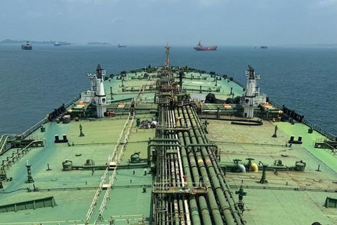 Kapal Tanker MT Arman 114 berbendera Iran dan muatannya, Light Crude Oil, yang akan dilelang oleh Badan Pemulihan Aset (BPA) Kejaksaan Agung. Foto: Kejagung RI