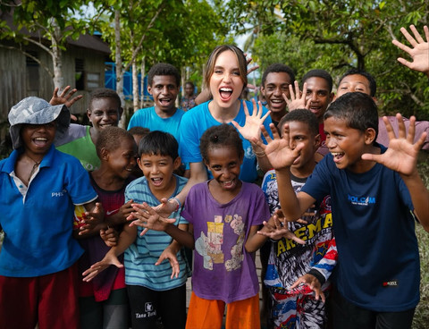 Cinta Laura berkunjung ke Kabupaten Asmat, Papua Selatan. Foto: Instagram/claurakiehl