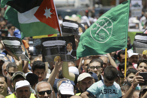 Ilustrasi kelompok Ikhwanul Muslimin. Foto: Khalil Mazraawi/AFP