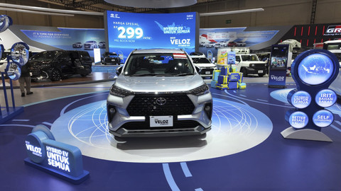Toyota Veloz Hybrid tipe V di GJAW 2025. Foto: Fitra Andrianto/kumparan