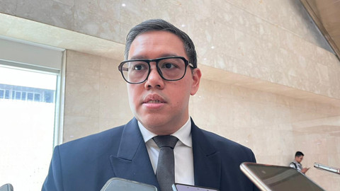Wakil Ketua Komisi I DPR Dave Laksono di Kompleks Parlemen Senayan, Jakarta, Selasa (25/11/2025). Foto: Nasywa Athifah/kumparan