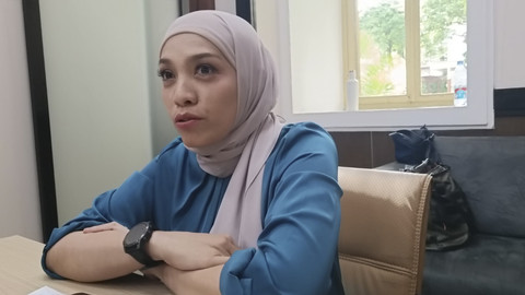 Juru Bicara Kementerian ESDM Dwi Anggia di kantornya, Selasa (25/11/2025). Foto: Ave Airiza Gunanto/kumparan