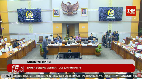 Suasana rapat kerja Komisi VIII DPR RI dengan Menteri Haji dan Umrah RI di kompleks Parlemen, Senayan, Jakarta, Selasa (25/11/2025). Foto: YouTube/ TVR Parlemen