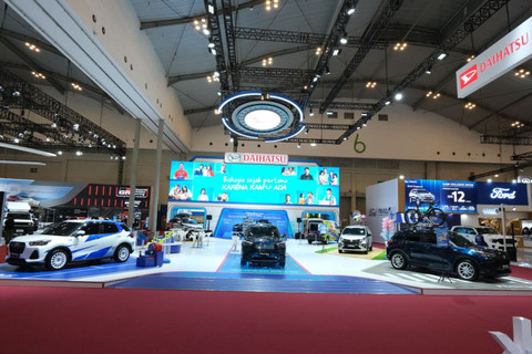 Bagian dalam Daihatsu Rocky Hybrid dipamerkan di GJAW 2025. Foto: Fitra Andrianto/kumparan