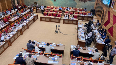 Rapat Komisi X DPR bersama Menteri Pendidikan Dasar dan Menengah Abdul Mu'ti di Kompleks Parlemen Senayan, Jakarta, Rabu (26/11/2025). Foto: Nasywa Athifah/kumparan