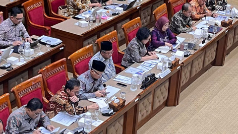 Rapat Komisi X DPR bersama Menteri Pendidikan Dasar dan Menengah Abdul Mu'ti di Kompleks Parlemen Senayan, Jakarta, Rabu (26/11/2025). Foto: Nasywa Athifah/kumparan
