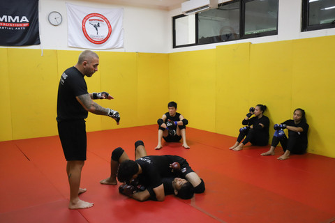 Pelatih tim MMA Indonesia, Marcos Tulio de Melo Machado. Foto: Jamal Ramadhan/kumparan