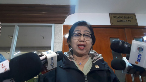 Anggota Komisi IX DPR Irma Suryani Chaniago di Kompleks Parlemen Senayan, Jakarta, Rabu (26/11/2025).  Foto: Nasywa Athifah/kumparan