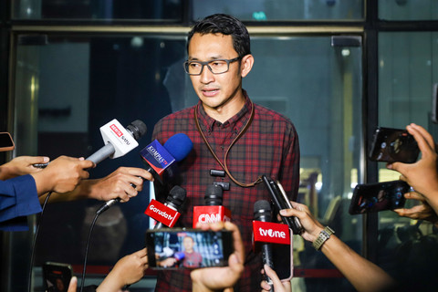 Juri Bicara KPK Budi Prasetyo menjawab pertanyaan wartawan terkait perkembangan kasus pembebasan Eks Dirut ASDP Ira Puspadewi di Gedung Merah Putih KPK, Jakarta, Rabu (26/11/2025). Foto: Iqbal Firdaus/kumparan