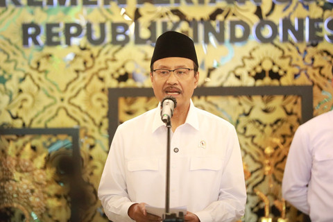Mensos Saifullah Yusuf atau Gus Ipul melantik 830 Aparatur Sipil Negara, yang terdiri dari 820 Guru Sekolah Rakyat Tahap 1C serta 10 Pejabat Fungsional di lingkungan Kemensos, Rabu (26/11/2025). Foto: Kemensos RI