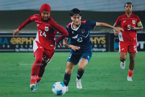 Selebrasi pemain Timnas Wanita Indonesia melawan Timnas Wanita Nepal pada pertandingan uji coba di Stadion Maguwoharjo, Sleman, D.I Yogyakarta, Rabu (26/11/2025). Foto: PSSI