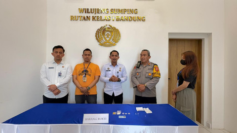 Petugas Rumah Tahanan Negara (Rutan) Kelas I Bandung, berhasil menggagalkan penyelundupan narkoba oleh pengunjung, pada Rabu 26 November 2025. Foto: Dok. Istimewa