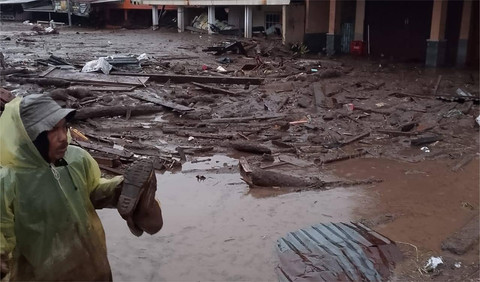 Banjir bandang menerjang Nagari Malalak Timur, Kabupaten Agam, Sumatera Barat (Sumbar), Rabu (26/11). Foto: Dok. kumparan