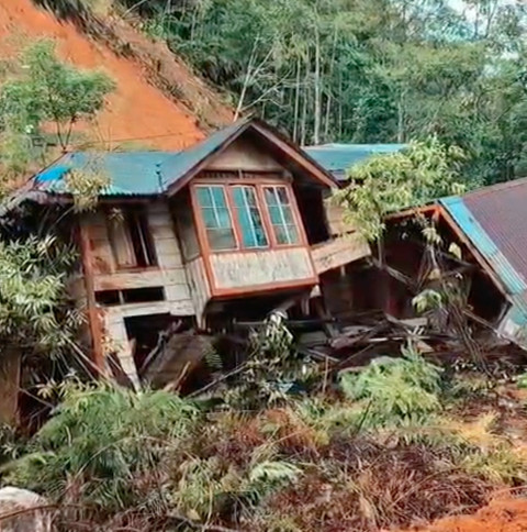 Rumah terdampak longsor di wilayah Tapanuli Utara. Dok: Polres Tapanuli Utara