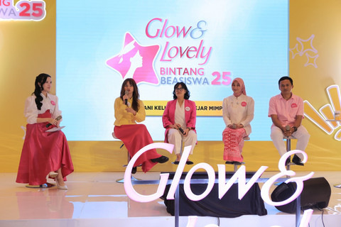 Sesi talkshow dalam acara Inagurasi Glow & Lovely Bintang Beasiswa 2025. Foto: Glow & Lovely