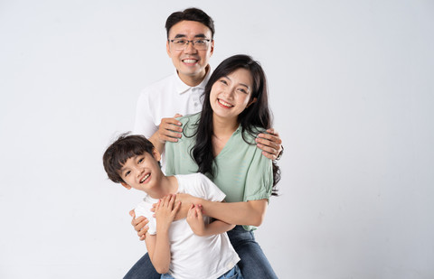 Ilustrasi Orang Tua dan Anak. Foto: Q88/Shutterstock