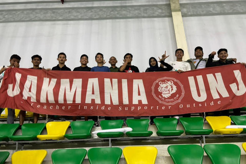 Jakmania UNJ di Campus League Futsa Region Jakarta, GOR UNJ, Rawamangun, Jakarta Timur. Foto: Azrumi El Ghazali/kumparan