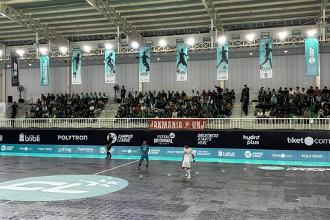 Jakmania UNJ di Campus League Futsa Region Jakarta, GOR UNJ, Rawamangun, Jakarta Timur. Foto: Azrumi El Ghazali/kumparan