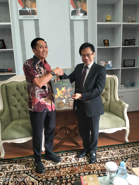 Wali Kota Palembang, Ratu Dewa saat bertemu dengan Konjen Singapura pada Kamis, 27 November 2025/ist. 