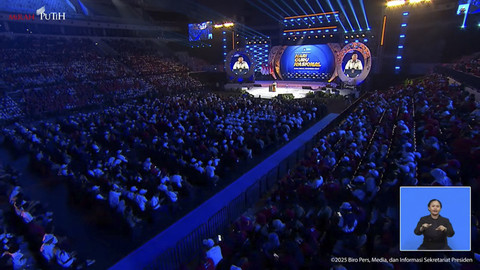 Suasana saat pesiden Prabowo Subianto menyampaikan pidato pada puncak peringatan Hari Guru Nasional di Indonesia Arena, Senayan, Jakarta Pusat, Jumat (28/11/2025). Foto: YouTube/ Sekretariat Presiden