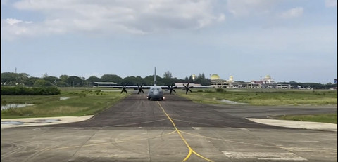Bantuan yang dikirim Pesawat Hercules atas instruksi Prabowo untuk Sumbar sudah tiba dan siap Disalurkan. Foto: Dok. Bakom RI