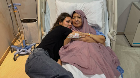 Raisa bersama ibunya. Foto: Instagram/@rinaldinurpratama