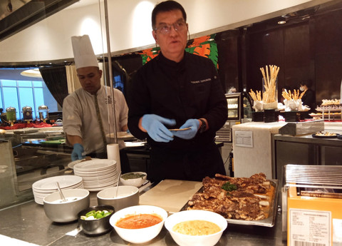 Chef Vindex Tengker. Foto: Masruroh/Basra