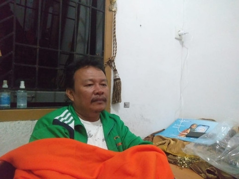 Pendi, pengendara selamat saat banjir bandang terjang Lembah Anai, Sabtu (29/11). Foto: Irwanda/STR/kumparan