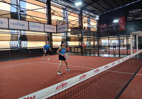  Lapangan padel Pasar Atom Surabaya. Foto: Masruroh/Basra