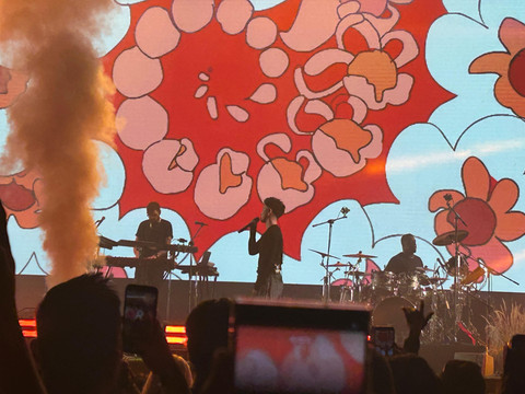 Rich Brian dalam konser Where Is My Head? di Jakarta. Foto: Andrian Gilang/kumparan.