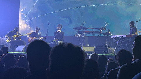 Rich Brian dalam konser Where Is My Head? di Jakarta. Foto: Andrian Gilang/kumparan