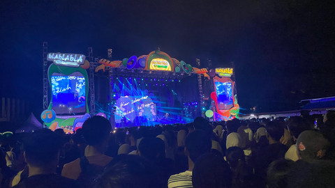 Adrian Khalif pertama kali ngonser di Pontianak. Foto: Alycia Tracy Nabila/Hi!Pontianak