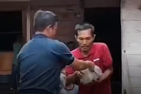 Dapur MBG memberikan bantuan kepada korban bencana Sumatera. Foto: Instagram/ @bakom.ri