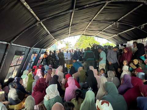 Menteri Pertahanan Republik Indonesia (Menhan RI) Sjafrie Sjamsoeddin menghadiri langsung lokasi terdampak banjir bandang di Kabupaten Pidie Jaya, Aceh, Sabtu (29/11/2025). Foto: Kemenhan RI