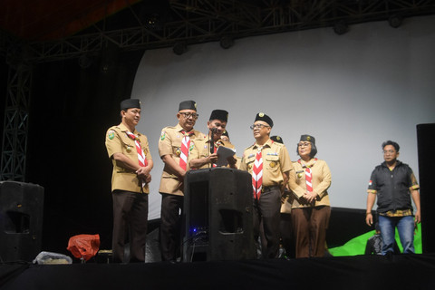 Rangkaian kegiatan Raimuna Daerah Gerakan Pramuka se-Kalimantan Barat Tahun 2025 resmi ditutup oleh Bupati Sintang Gregorius Herkulanus Bala. Foto: Diskominfo Sintang