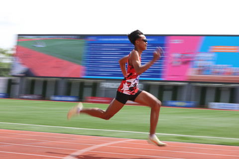 Aksi Irgi Candra Pranata, siswa kelas XII SMAN 2 Bae Kudus yang turun di nomor lari 100 meter, lari 400 meter dan estafet 4 x 400 meter KU 18 dalam MilkLife Athletics Challenge 2025. Foto: MilkLife Athletics Challenge