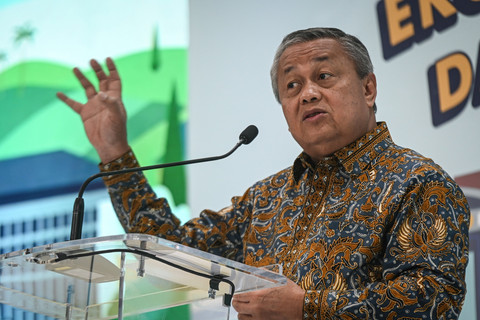 Gubernur Bank Indonesia Perry Warjiyo menyampaikan sambutan saat membuka acara Talkshow Bank Indonesia Bersama Masyarakat (BIRAMA) 2025 di Jakarta, Senin (1/12/2025). Foto: Sulthony Hasanuddin/ANTARA FOTO 