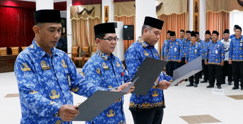 Pelantikan dan pengambilan sumpah janji 3 Pejabat Pimpinan Tinggi di lingkungan Pemkab Mempawah. Foto: Dok. Istimewa