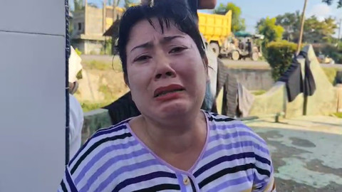 Yatimah, warga yang mengungsi akibat rumahnya banjir. Foto: Amar Marpaung/kumparan