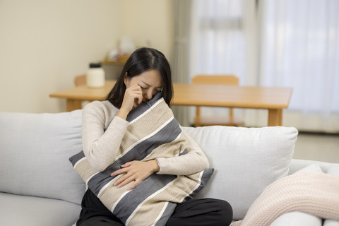 Ilustrasi perempuan sedih. Foto: Shutterstock