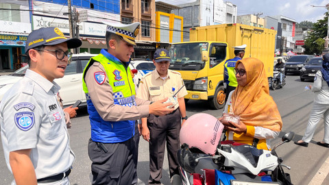 Satlantas Polresta Bandar saat melakukan operasi Zebra Krakatau 2025 di Bandar Lampung. | Foto: Sinta Yuliana/Lampung Geh