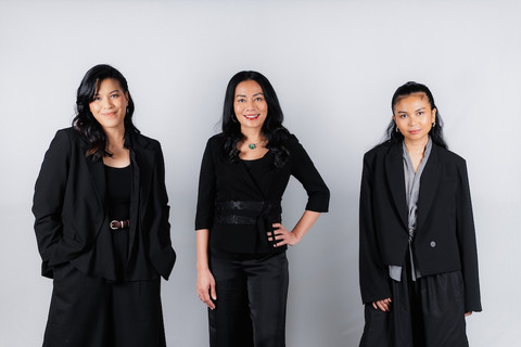 Kamila Andini dan Sabrina Rochelle akan garap karya Dee Lestari jadi series Netflix.   Foto: Netflix