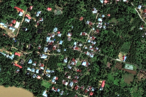 Citra satelit menunjukkan rumah-rumah sebelum banjir bandang di Bireuen, Aceh, pada 14 Desember 2024. Foto: Vantor/via AP Photo